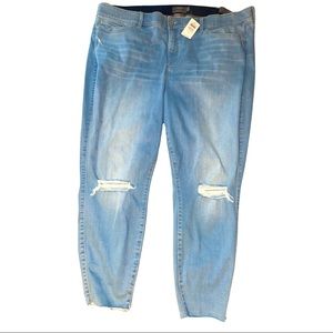 Brand New, Torrid Bombshell Skinny Distressed Jeans with frayed hem. Size 26